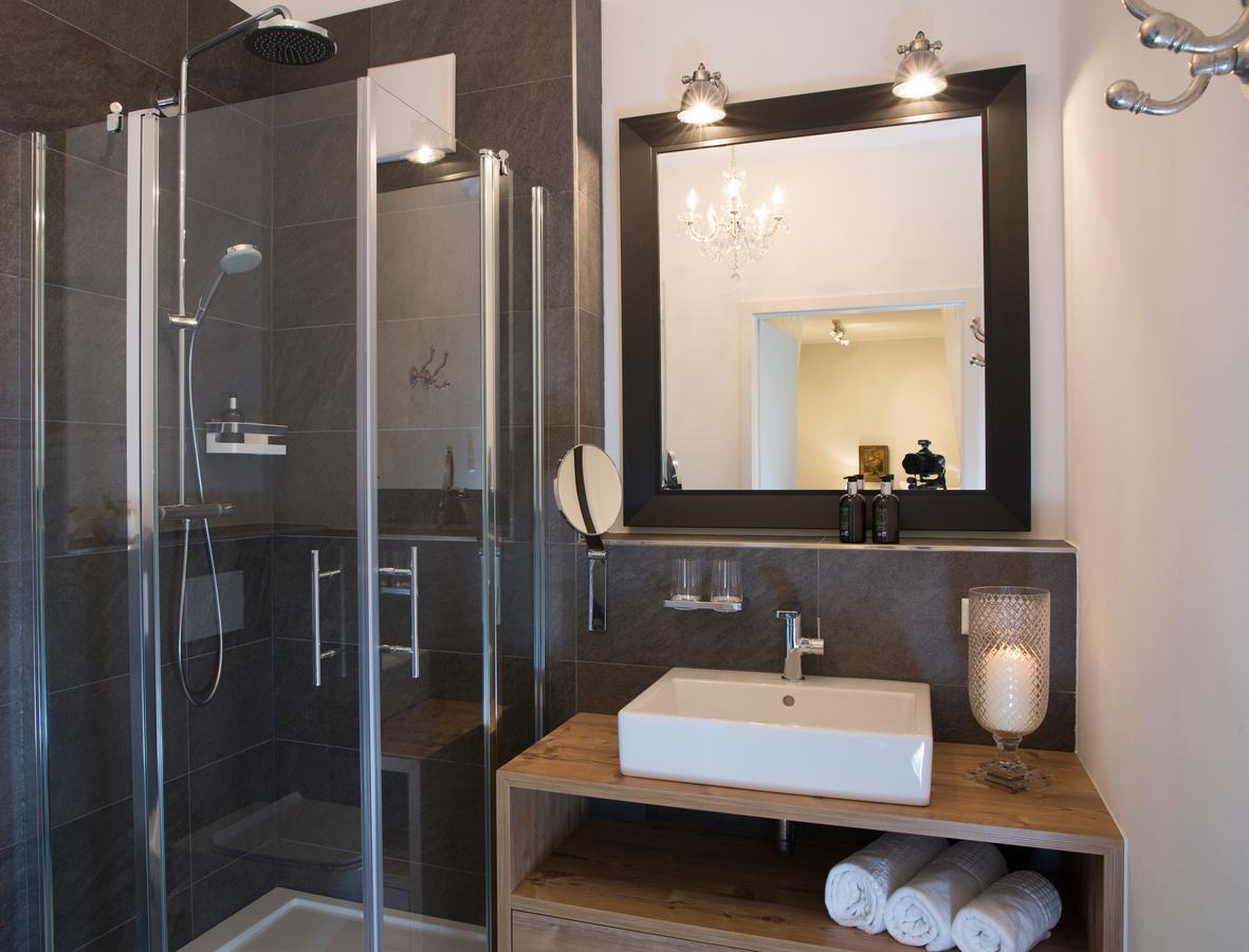 Logis First Class Business Suites เรนนิงเงน ภายนอก รูปภาพ